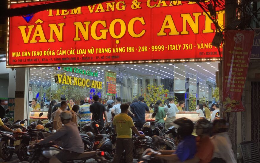 Các cửa hàng khó có đủ vàng để bán vào Ngày vía Thần tài