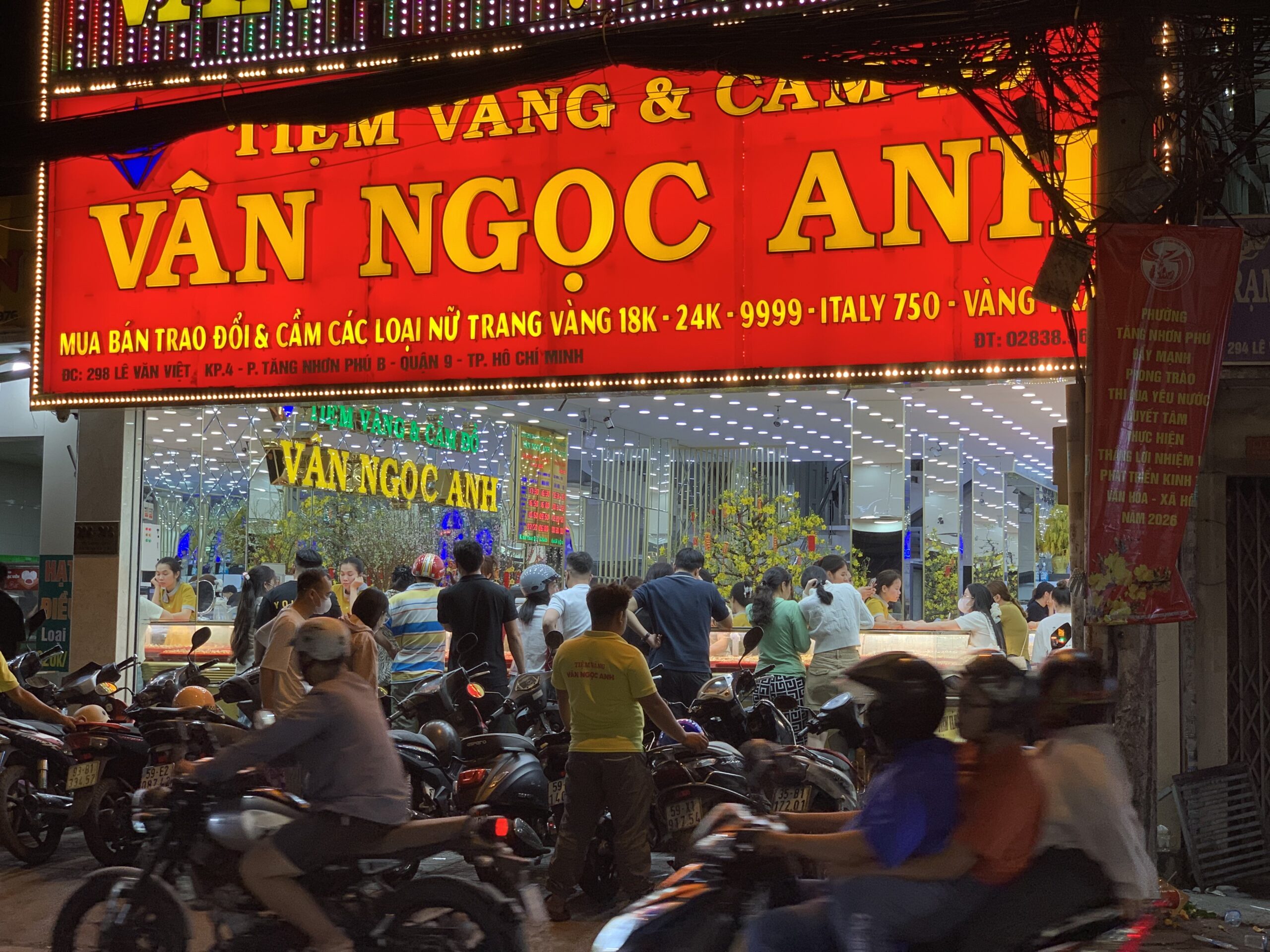 Các cửa hàng khó có đủ vàng để bán vào Ngày vía Thần tài