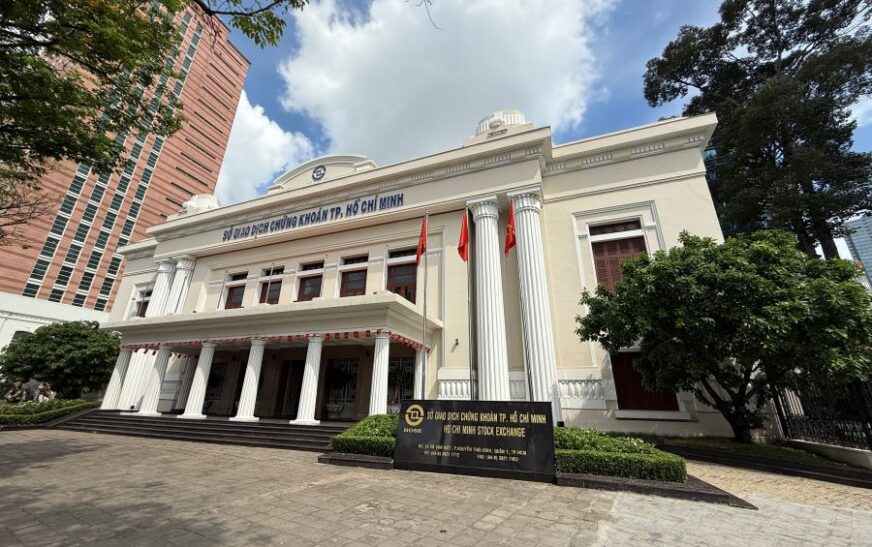 Thị trường chứng khoán tháng 1/2026: VN-Index bứt phá, thanh khoản tăng vọt gần 50%