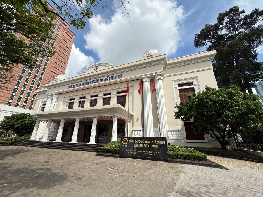 Thị trường chứng khoán tháng 1/2026: VN-Index bứt phá, thanh khoản tăng vọt gần 50%