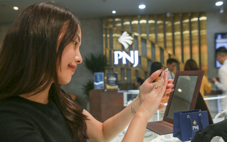 Lý giải giá vàng sụp đổ