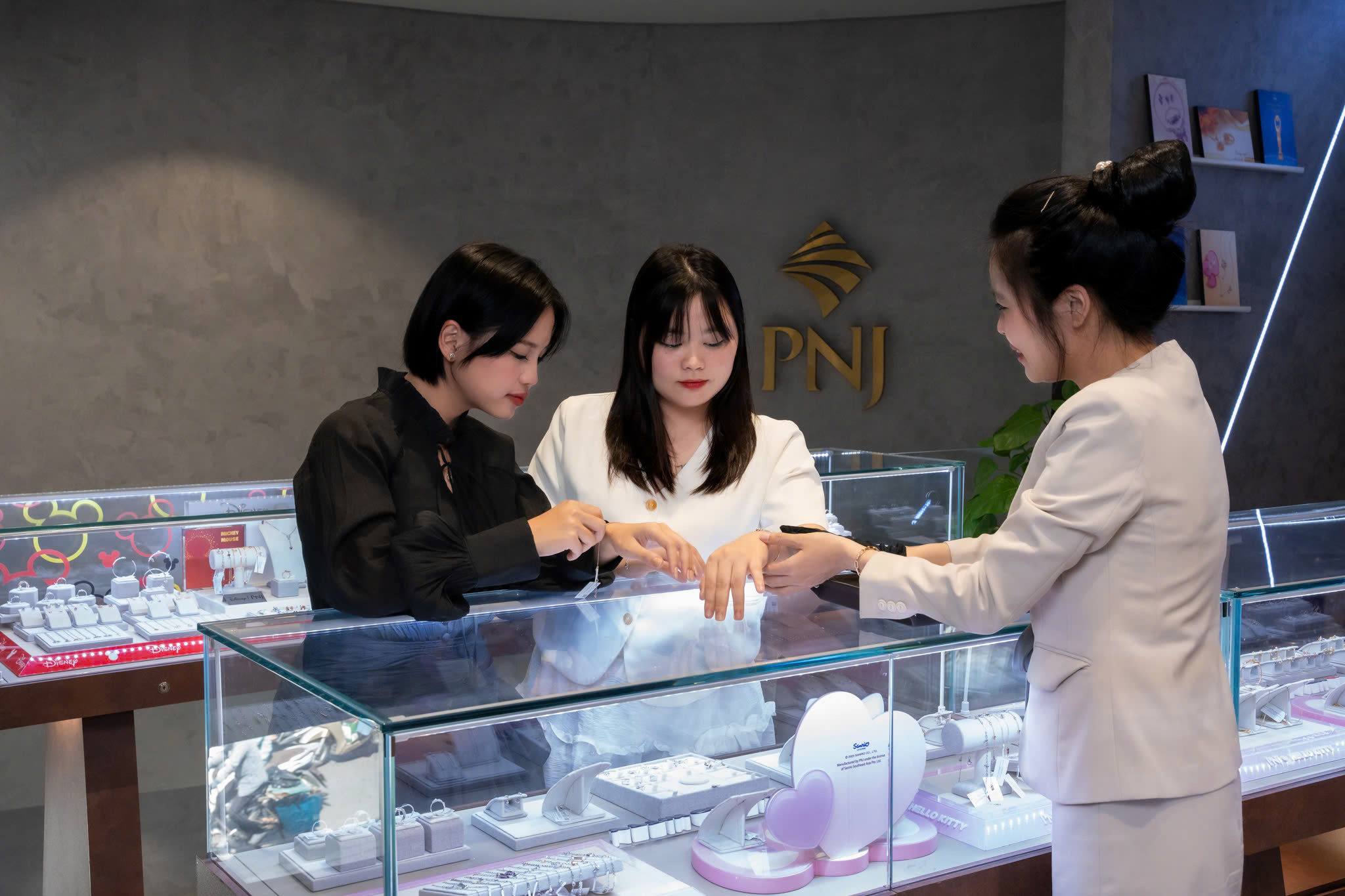 Làm sao để người dân từ bỏ vàng?