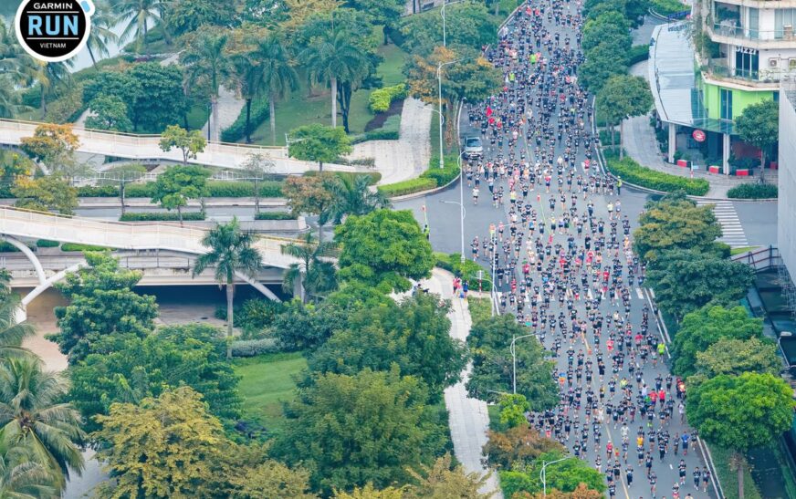 Runner check-in và khu vực race kit của Garmin Run Vietnam 2026