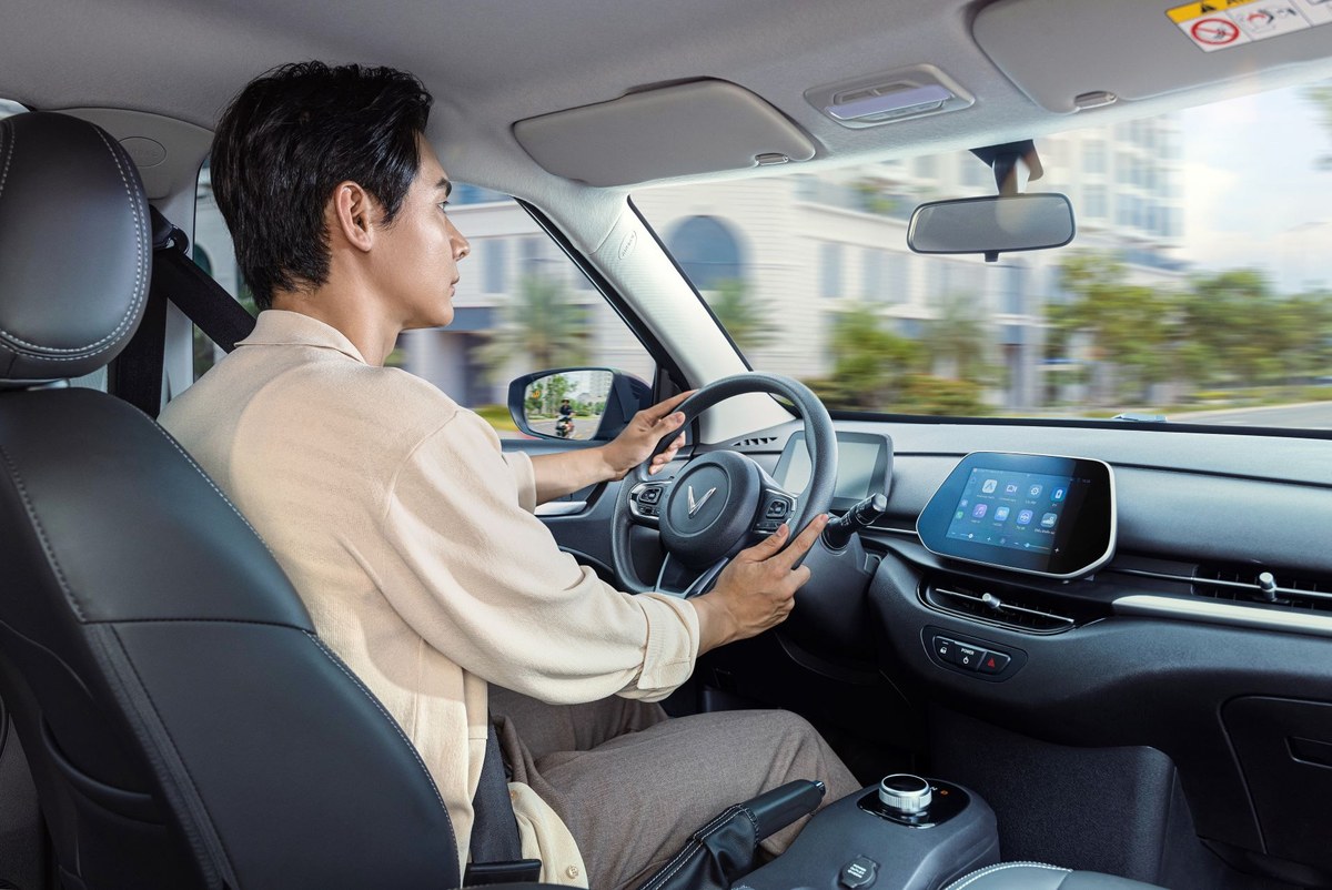 470 triệu cho xe điện ‘bốc’ hơn xe xăng: Có gì trong VinFast VF 5?