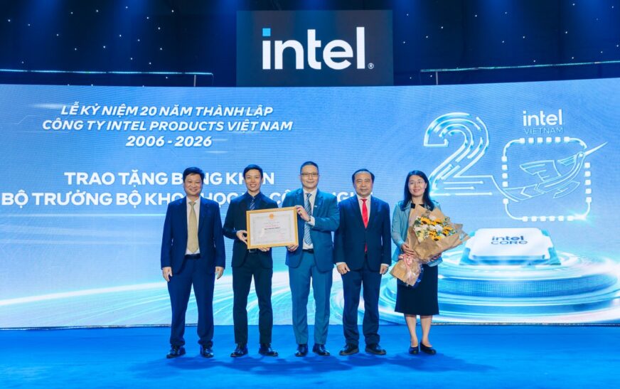 Intel 20 năm tại Việt Nam cơ sở chip AI PC lớn nhất toàn cầu