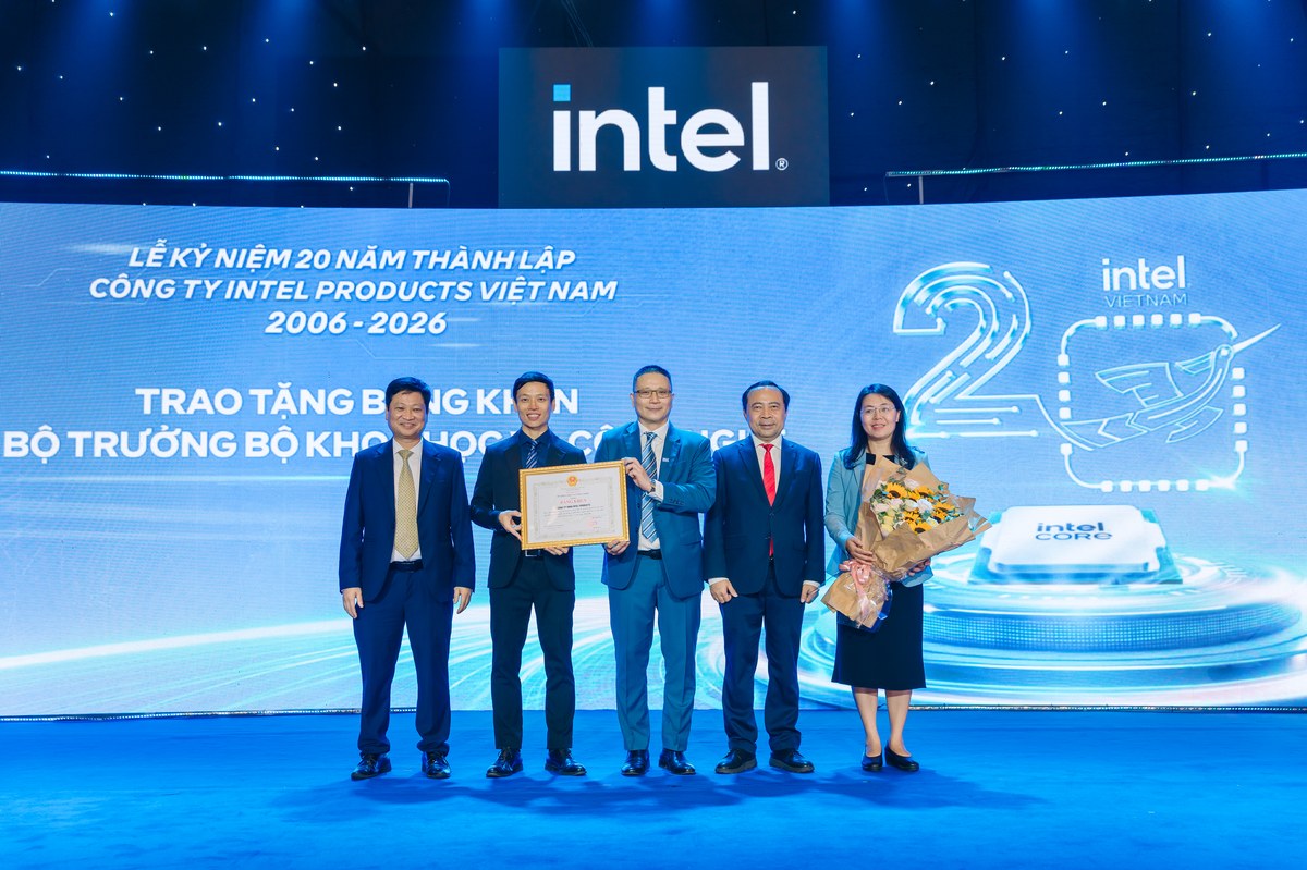 Intel 20 năm tại Việt Nam cơ sở chip AI PC lớn nhất toàn cầu