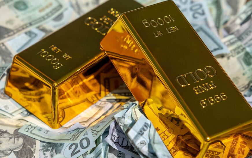 Vàng và USD đang lên ngôi và cái nào hấp dẫn hơn?