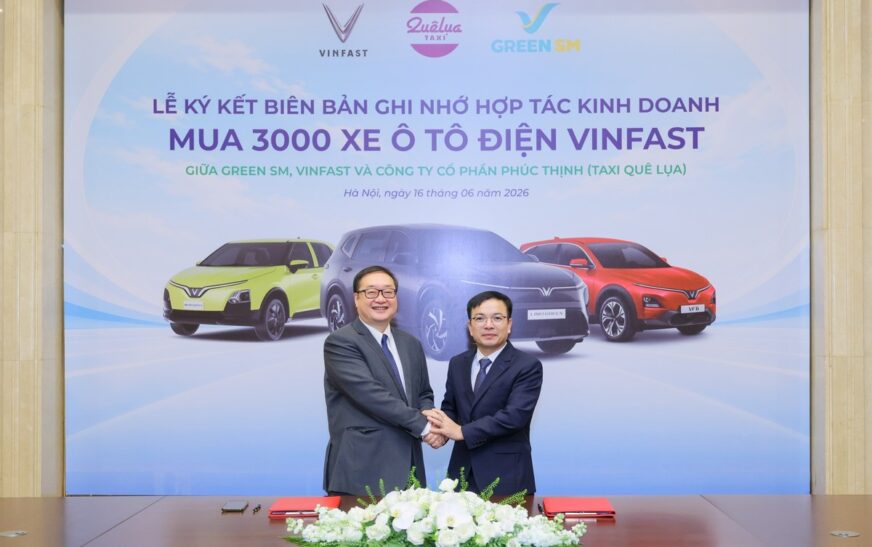 Lễ ký kết hợp tác thúc đẩy chuyển đổi đội xe Taxi Quê Lụa sang xe điện
