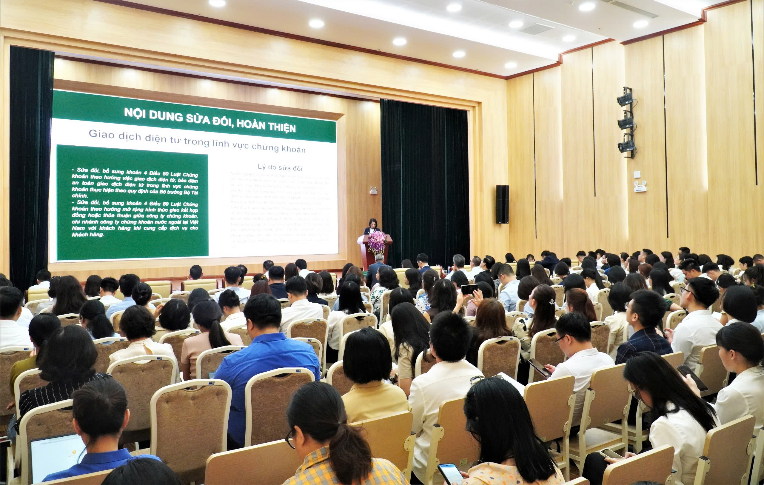 Hoàn thiện thể chế pháp lý: UBCKNN tổ chức hội thảo góp ý dự thảo luật sửa đổi Luật Chứng khoán