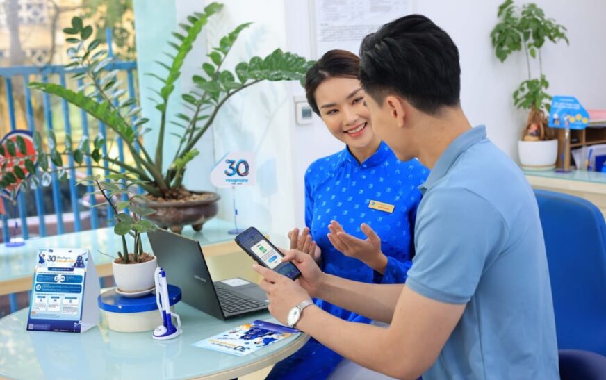 30 năm VinaPhone ứng dụng GenAI tặng thiệp cá nhân cùng triệu quà