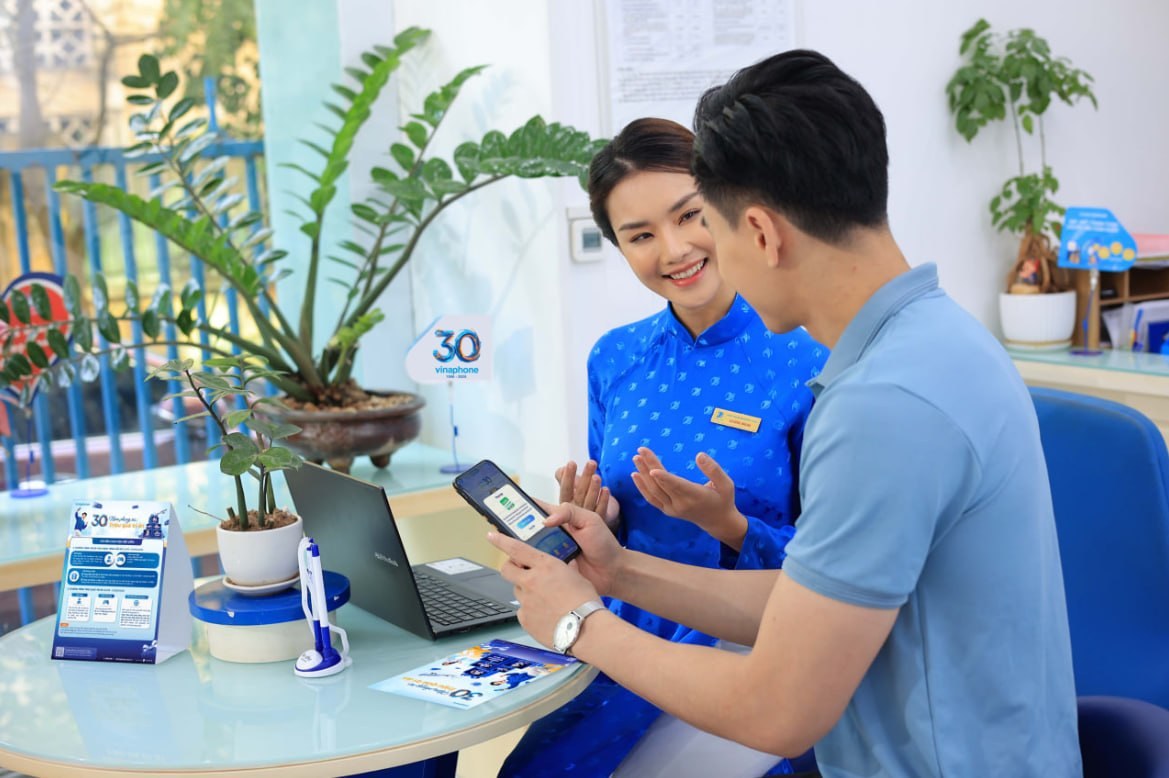 30 năm VinaPhone ứng dụng GenAI tặng thiệp cá nhân cùng triệu quà