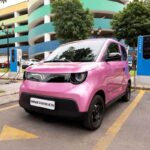 VinFast Minio Green sạc năng lượng tại trạm nạp, sẵn sàng phục vụ hành trình của tài xế
