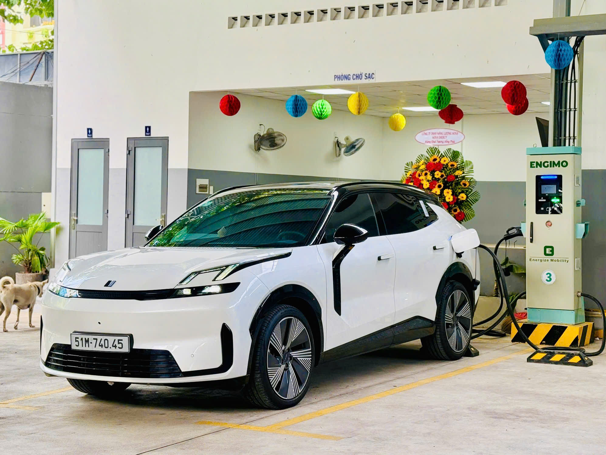 Bên trong bãi đỗ xe vừa được điện hóa giữa lòng TP.HCM có gì đặc biệt?