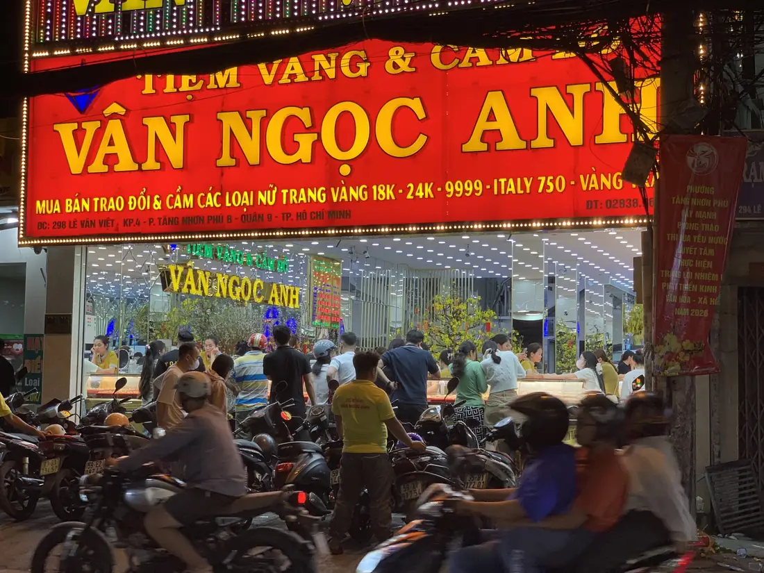 Các cửa hàng khó có đủ vàng để bán vào Ngày vía Thần tài