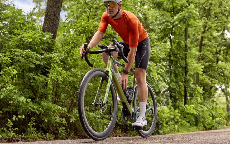 Garmin CIRQA, vòng đeo tay thông minh không màn hình, đồng hành cùng người dùng trong mọi hoạt động