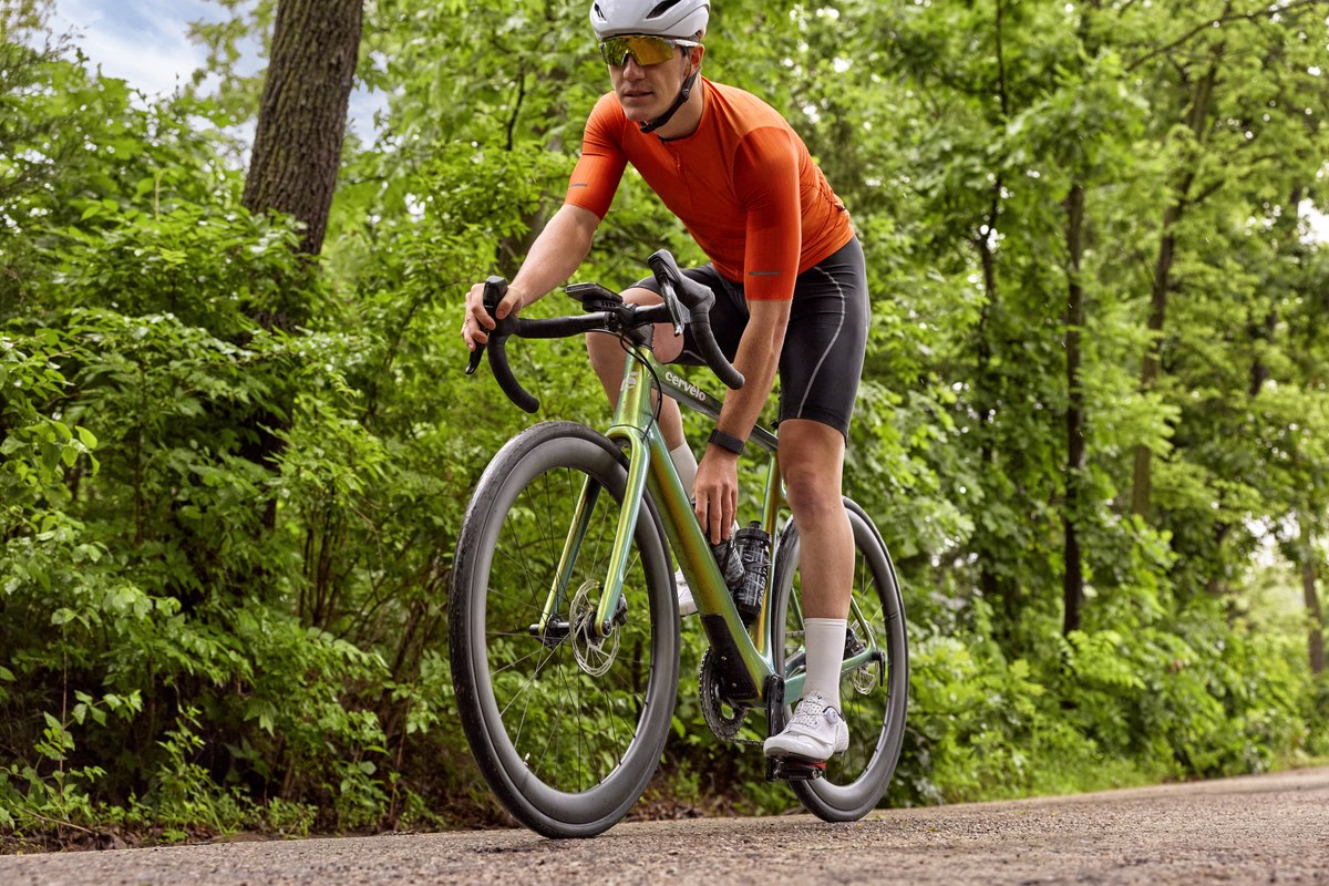 Garmin ra mắt CIRQA: Theo dõi sức khỏe 24/7, pin 10 ngày
