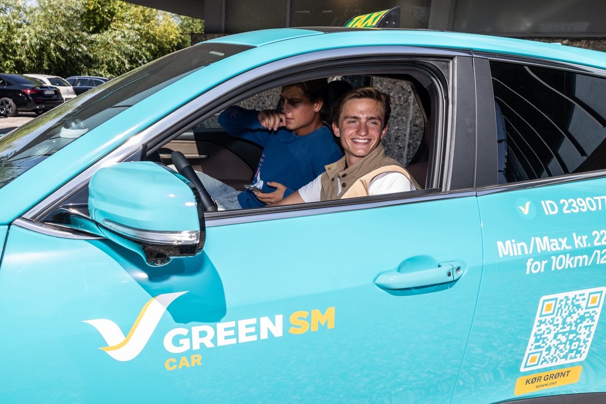 Green SM chính thức ra mắt dịch vụ taxi thuần điện