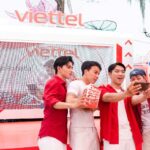 Nhóm người dùng selfie tại sự kiện Viettel 5G