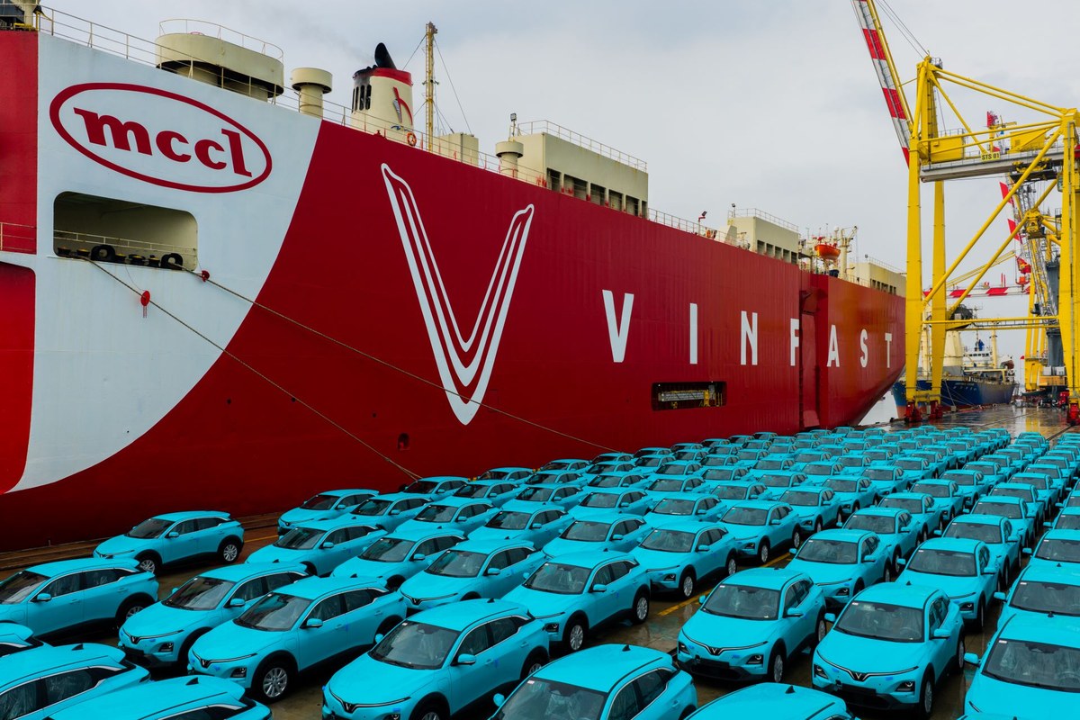 Lô xe điện VinFast chuẩn bị lên tàu xuất khẩu ra thị trường quốc tế