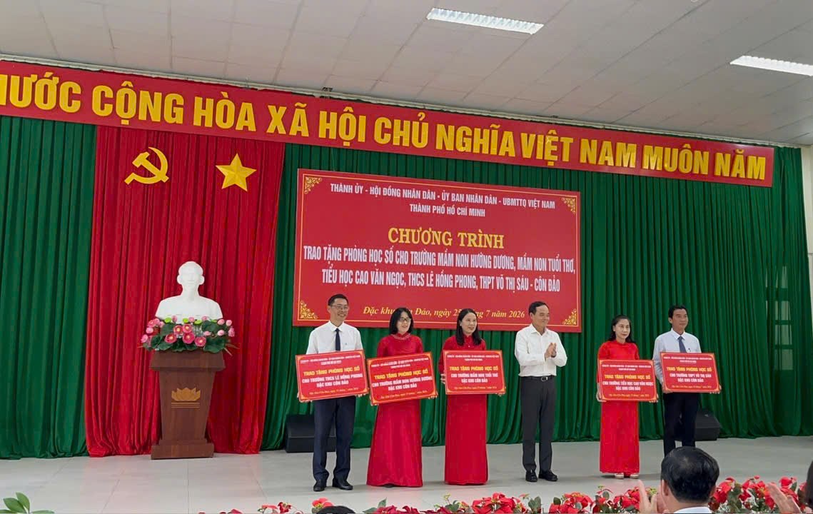 VNPT trao 5 Phòng học số, mở cánh cửa giáo dục hiện đại cho