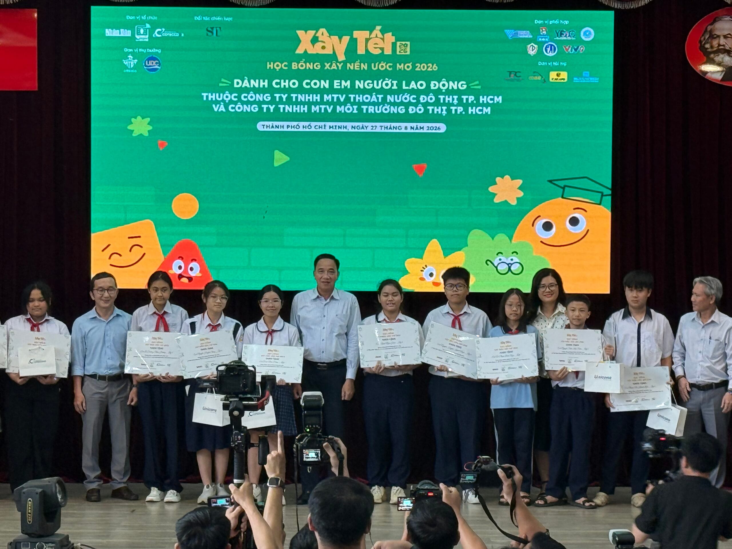 Học bổng Xây nền ước mơ 2026: 600 cơ hội học tập tiếp sức cho con em người lao động trên toàn quốc