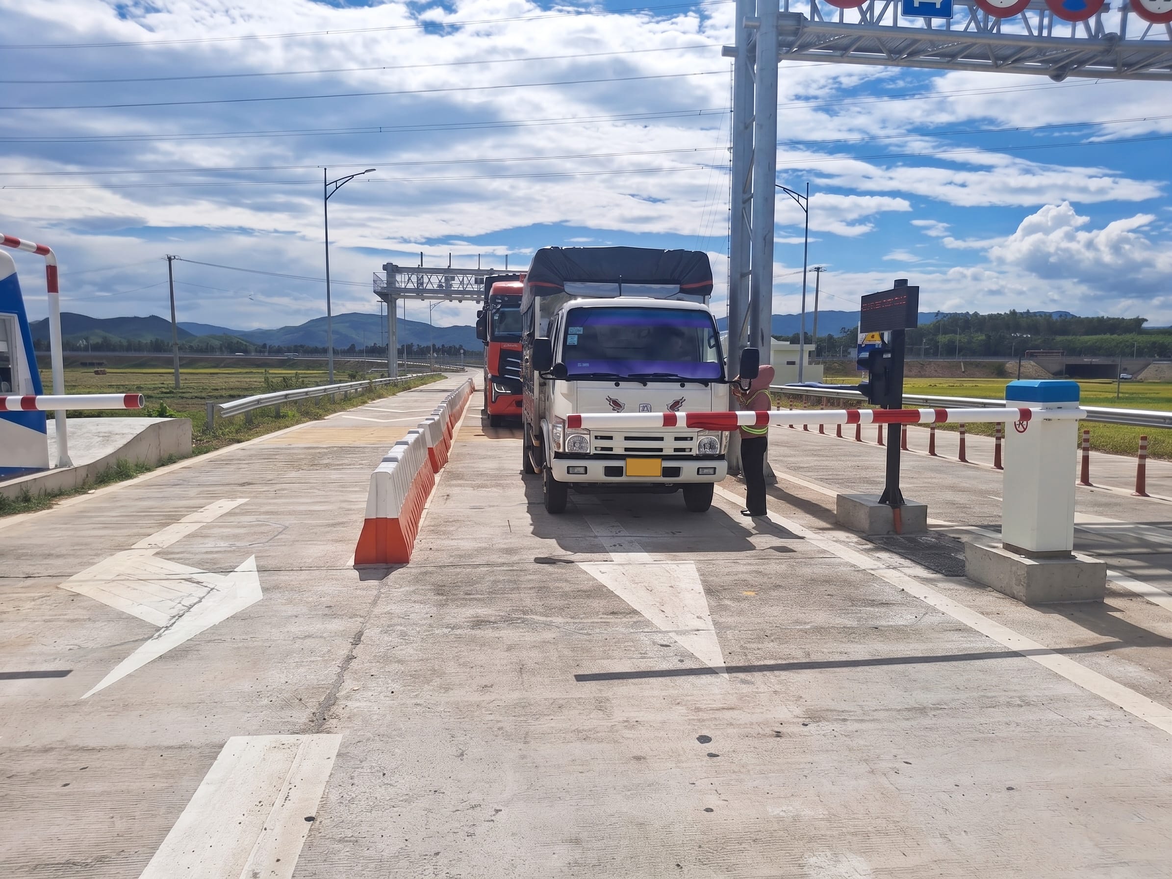 VETC tiếp tục vận hành thu phí ETC trên 4 cao tốc đầu tư công Bắc – Nam
