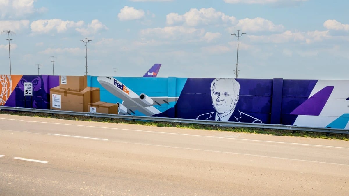FedEx đổi tên sân bay memphis để vinh danh nhà sáng lập