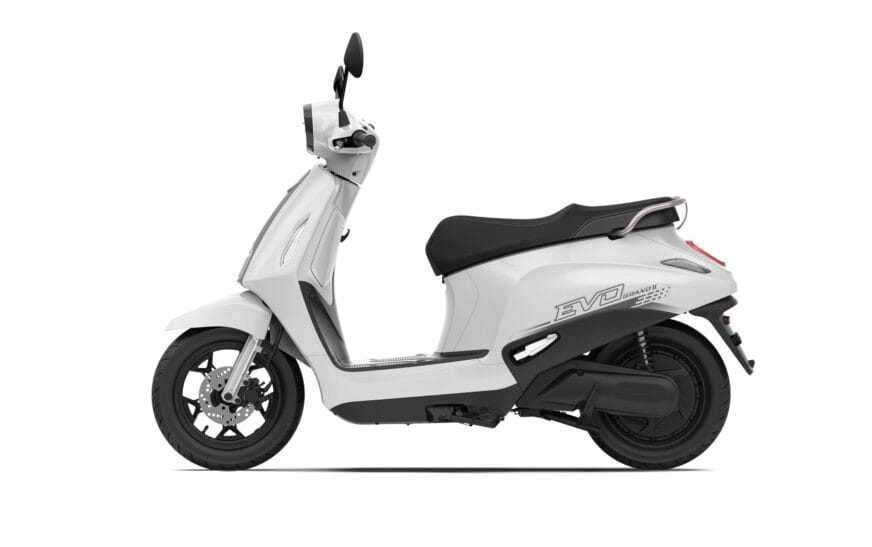 VinFast Evo Grand thế hệ mới biến pin phụ thành lựa chọn cho hành trình dài