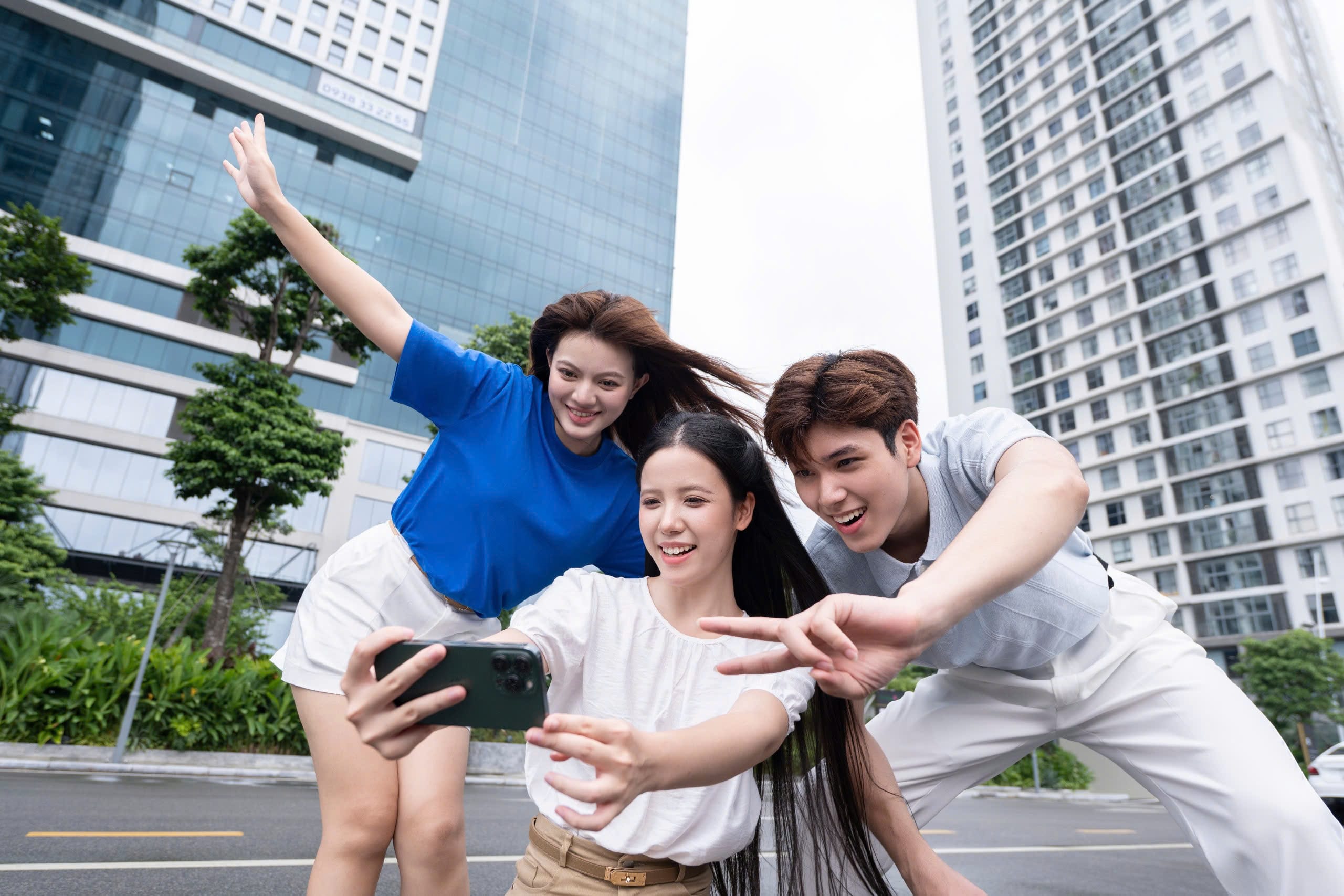 Hình ảnh truyền thông kèm thông cáo về việc lựa chọn gói cước theo nhu cầu sử dụng cùng VinaPhone.