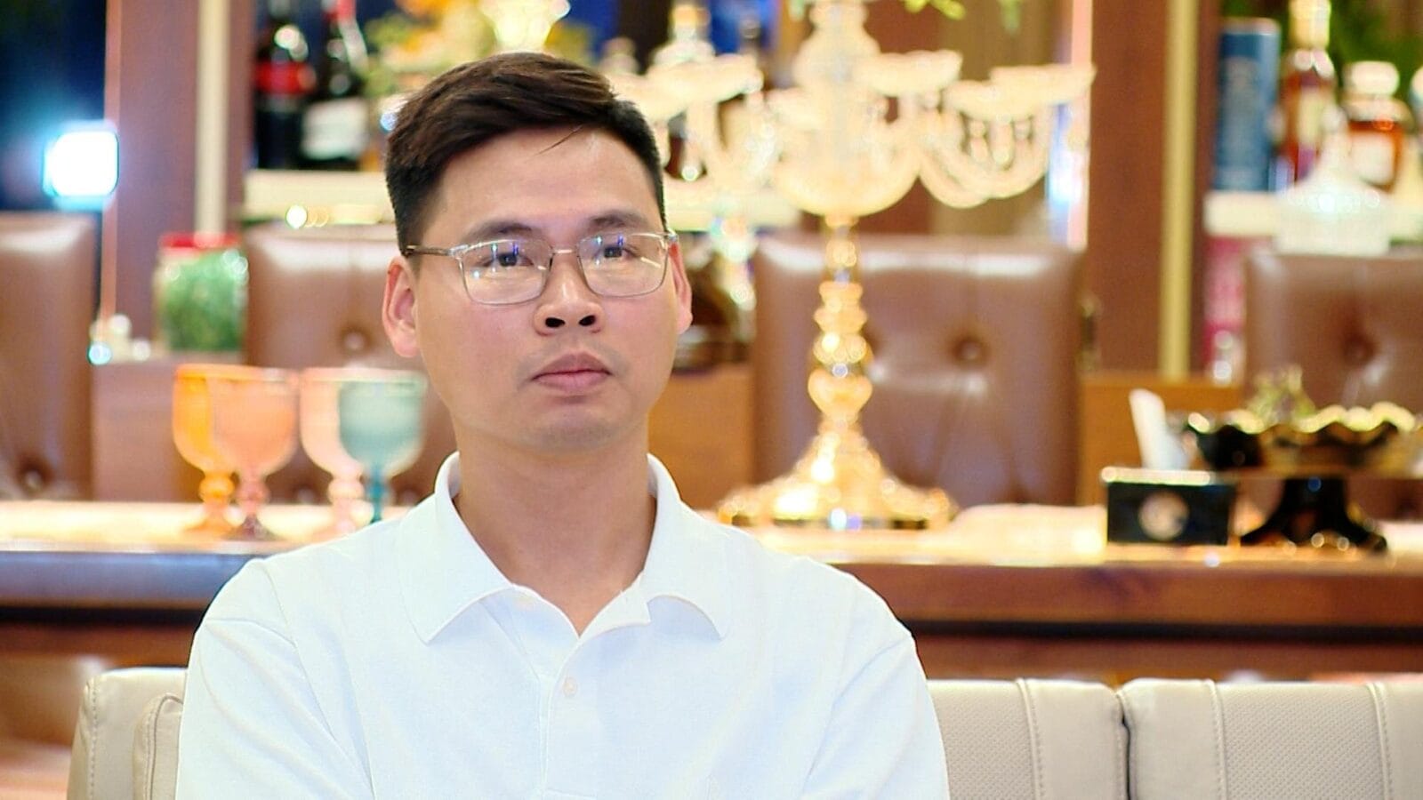 Anh Trịnh Trung Hiếu tại Hà Nội chia sẻ trải nghiệm sau khi nâng cấp kết nối Wi-Fi — Ảnh: VNPT