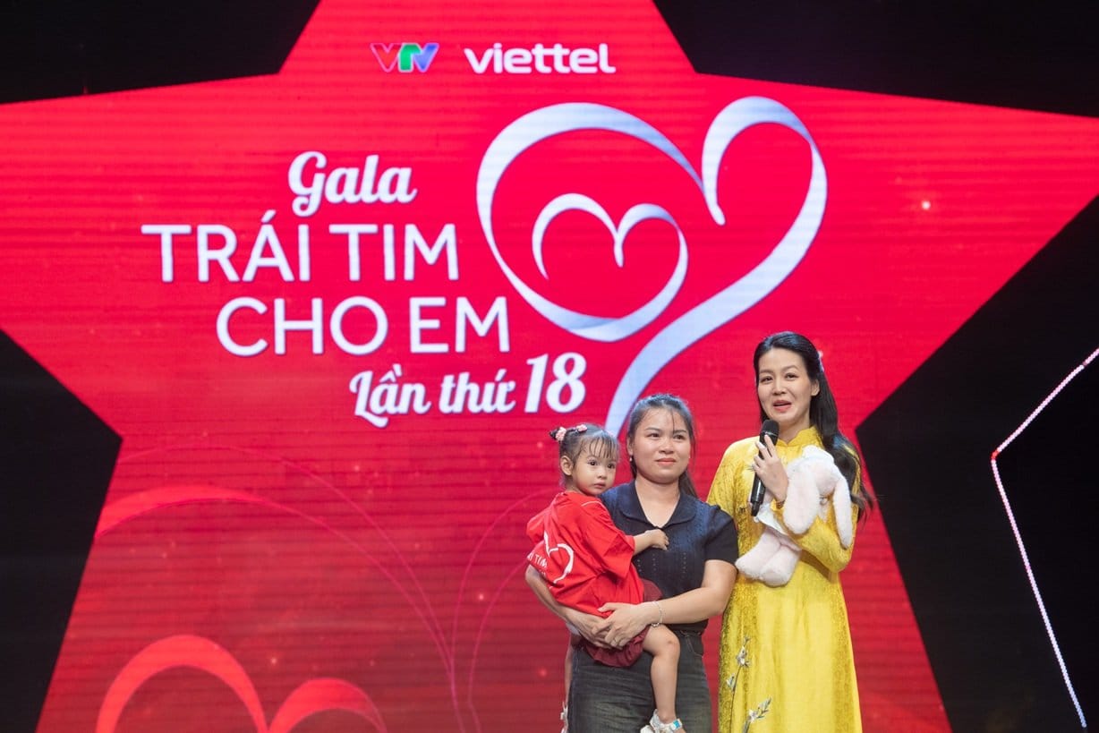 Gala Trái tim cho em quyên góp gần 10 tỷ đồng để tiếp tục hỗ trợ trẻ mắc bệnh tim bẩm sinh có hoàn cảnh khó khăn — Ảnh: Viettel