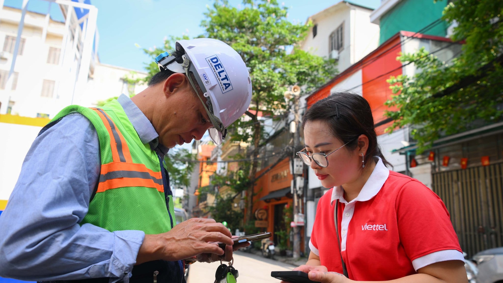 Viettel triển khai các phương án hỗ trợ khách hàng trước, trong và sau thời điểm tắt sóng 2G. Ảnh: Viettel