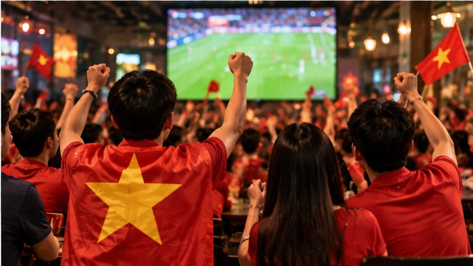 Không khí cổ vũ bóng đá trên màn hình lớn — Ảnh: Minh họa