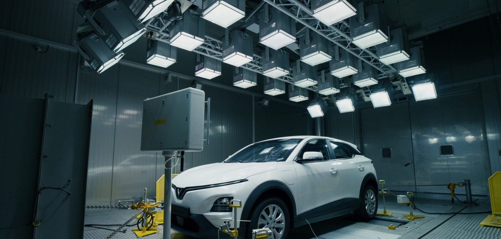 Phòng thử hiệu suất DYNO 4x4 đánh giá mức tiêu thụ năng lượng và quãng đường di chuyển. — Ảnh: VinFast