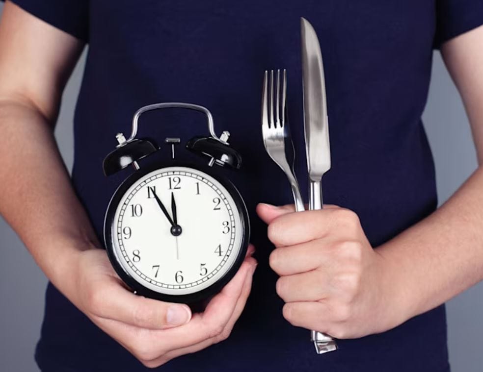 Ăn tối trễ có thực sự gây tăng cân và tăng đường huyết?