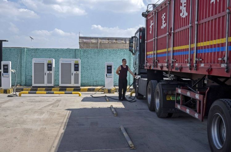 Sự chuyển dịch sang xe tải điện của Trung Quốc tạo khả năng chống chịu khi giá dầu diesel tăng