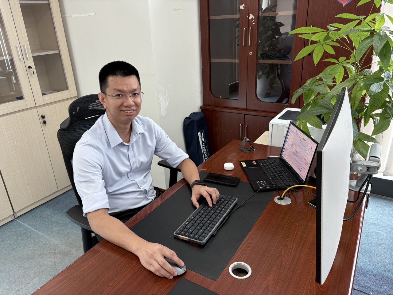 Ông Đỗ Kế Công, Giám đốc Trung tâm Sản phẩm Khách hàng Doanh nghiệp, VNPT VinaPhone, tại nơi làm việc