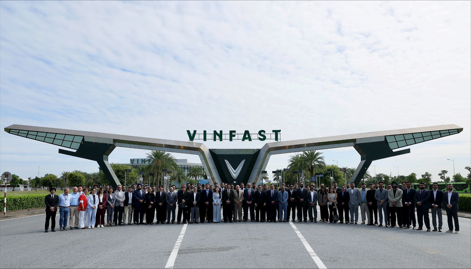 VinFast đưa xe máy điện vào Ấn Độ: hơn 50 showroom mở màn tại thị trường hai bánh lớn nhất thế giới