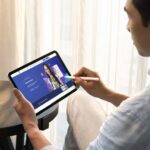 Khách hàng trải nghiệm giải pháp ký số VNPT SmartCA, một trong các nền tảng chuyển đổi số VNPT đang triển khai cho doanh nghiệp